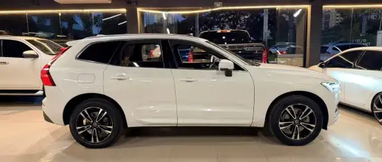 VOLVO-XC60-2020