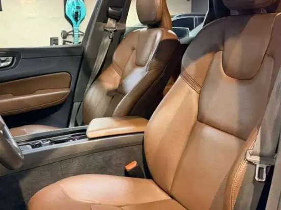 VOLVO-XC60-2.0 T5 GASOLINA MOMENTUM AWD GEARTRONIC VOLVO-XC60-2020