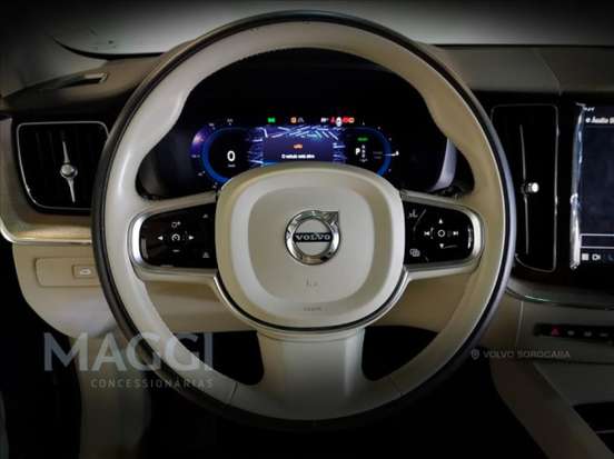 VOLVO-XC60-2023