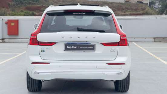 VOLVO-XC60-2024