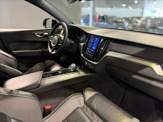 VOLVO-XC60-2022