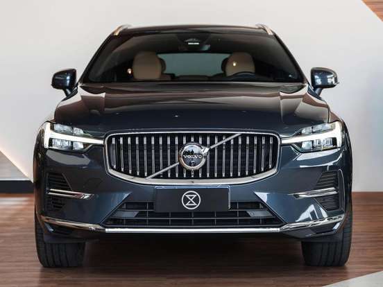 VOLVO-XC60-2023