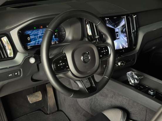 VOLVO-XC60-2023