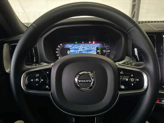 VOLVO-XC60-2023