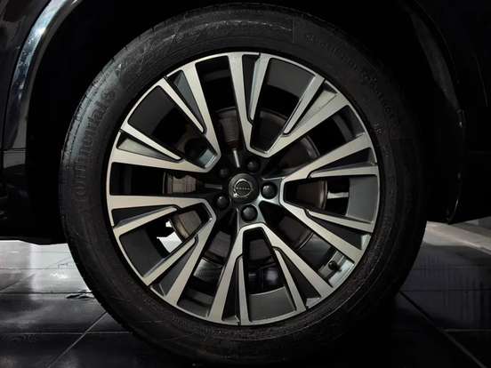 VOLVO-XC90-2020