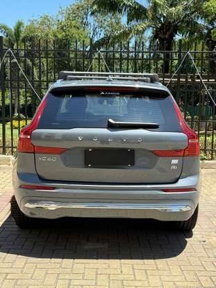 VOLVO-XC60-2022