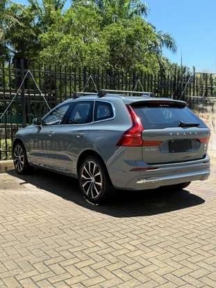 VOLVO-XC60-2022