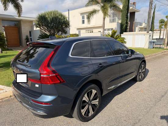 VOLVO-XC60-2023