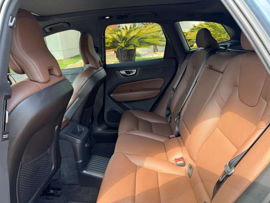 VOLVO-XC60-2023