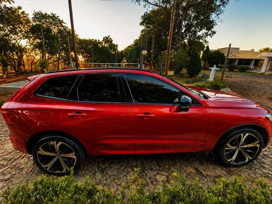 VOLVO-XC60-2021