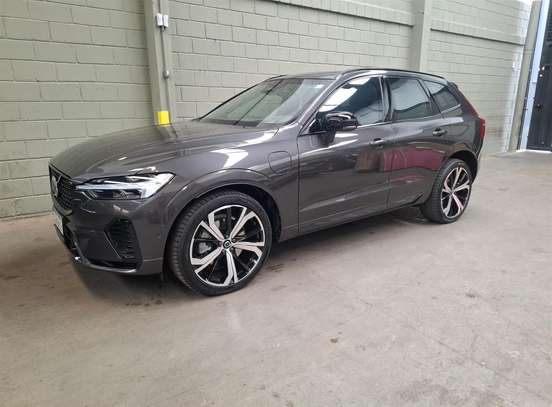 VOLVO-XC60-2023