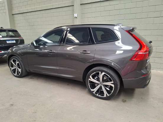VOLVO-XC60-2023