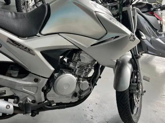 YAMAHA-YS 250 FAZER YAMAHA-YS 250 FAZER-2012