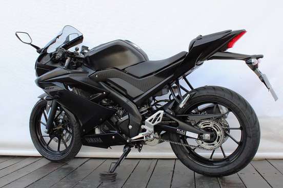 YAMAHA-YZF R15-2025