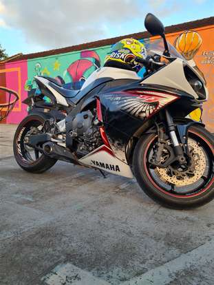YAMAHA-YZF R1-2013