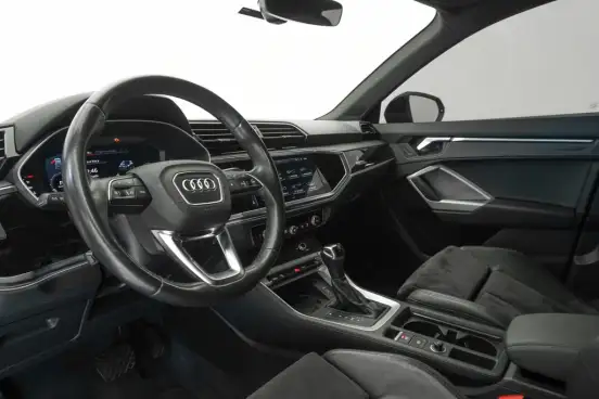 AUDI-Q3-2021