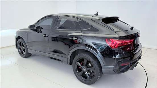 AUDI-Q3-2022
