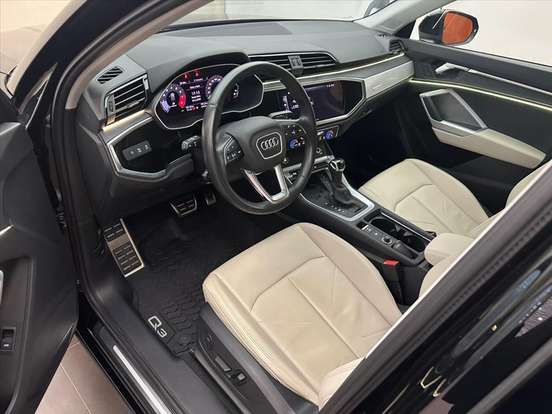 AUDI-Q3-2023