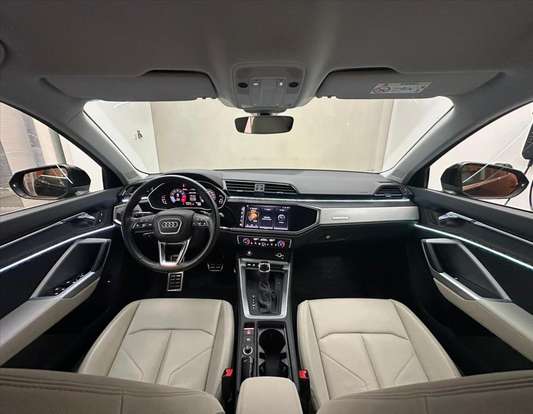 AUDI-Q3-2023