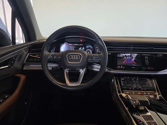 AUDI-Q7-2021