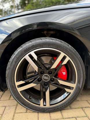 AUDI-A4-2021