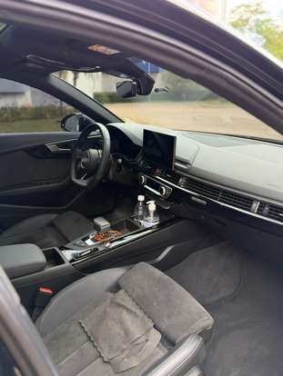 AUDI-A4-2021