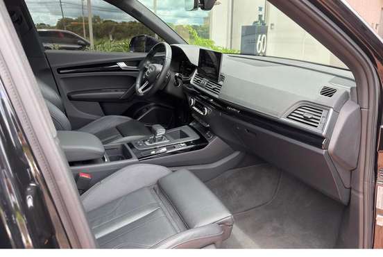 AUDI-Q5-2022