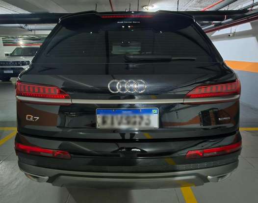 AUDI-Q7-2021
