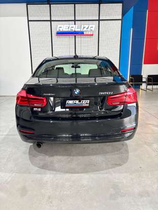 BMW-320i-2017