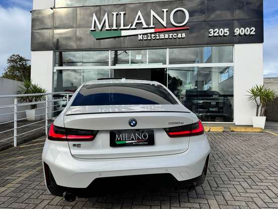 BMW-330e-2022