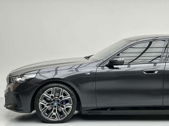 BMW-530e-2024