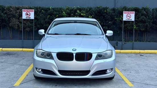 BMW-320i-2010
