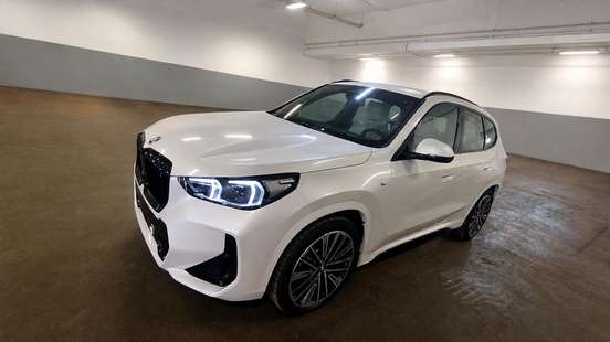 BMW-iX1-2023