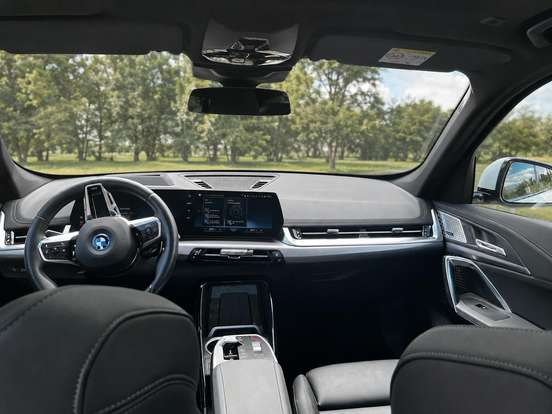 BMW-iX1-2023