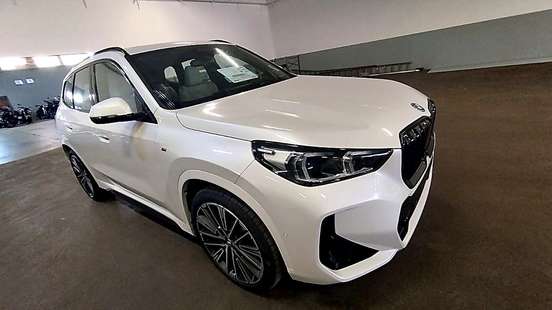 BMW-iX1-2023