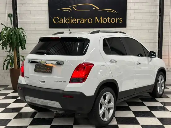 CHEVROLET-TRACKER-2015