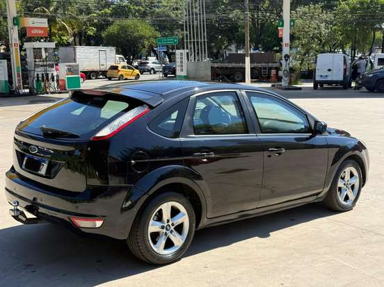 FORD-FOCUS-2012