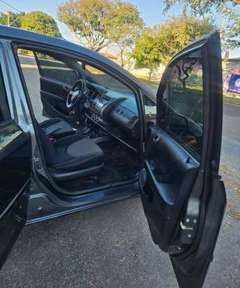 HONDA-FIT-2006
