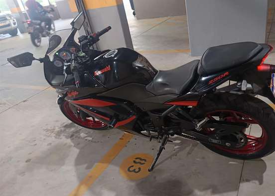 KAWASAKI-NINJA 250R-2010