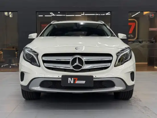 MERCEDES-BENZ-GLA 200-2016