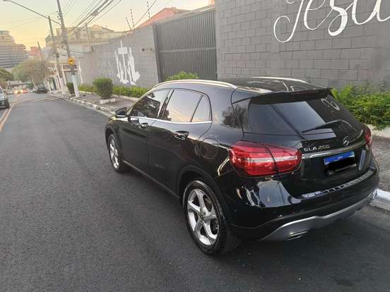 MERCEDES-BENZ-GLA 200-2018