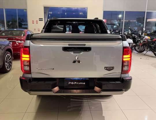MITSUBISHI-TRITON-2025