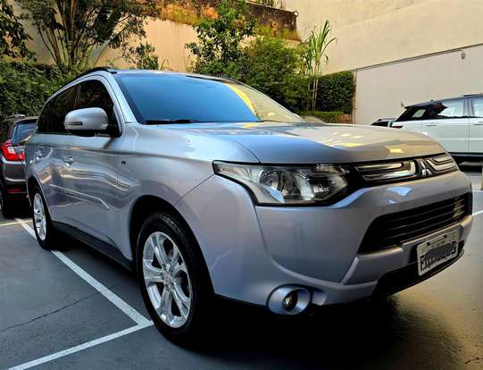 MITSUBISHI-OUTLANDER-2014