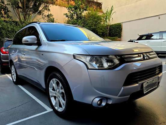 MITSUBISHI-OUTLANDER-3.0 GT 4X4 V6 24V GASOLINA 4P AUTOMÁTICO MITSUBISHI-OUTLANDER-2014