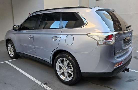 MITSUBISHI-OUTLANDER-2014