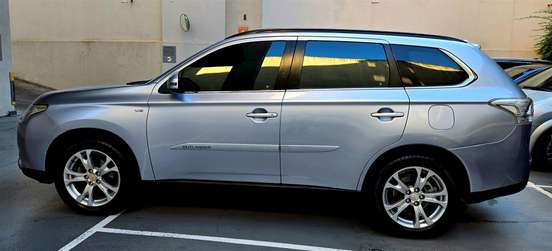 MITSUBISHI-OUTLANDER-2014