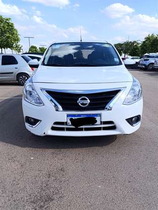 NISSAN-VERSA-2019