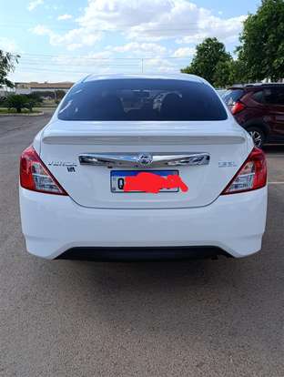 NISSAN-VERSA-2019