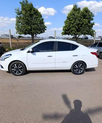 NISSAN-VERSA-2019