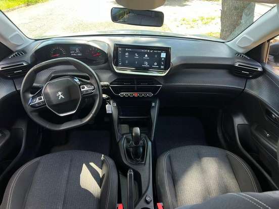 PEUGEOT-208-2023